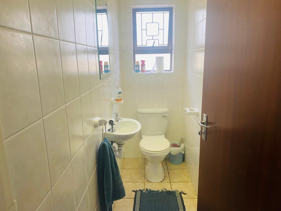 4 Bedroom Property for Sale in Summerstrand Eastern Cape